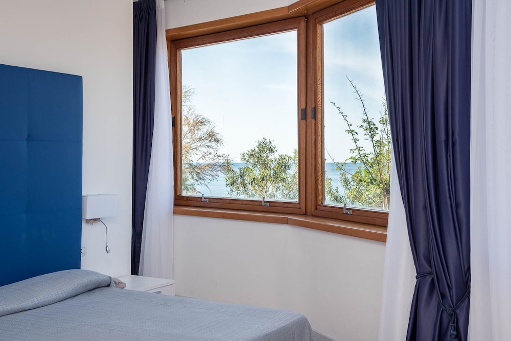 Comfort Room, City View - Photo 6