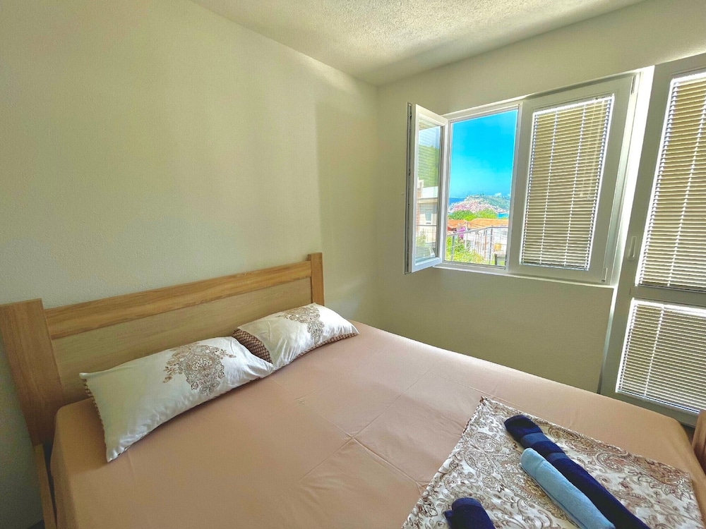 Classic Apartment, Sea View photo 2