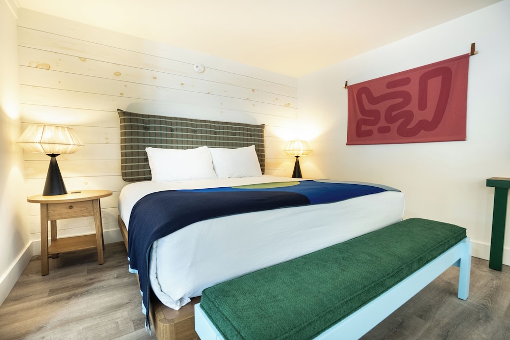 Suite (Two King W/ Sleeper) - Photo 4