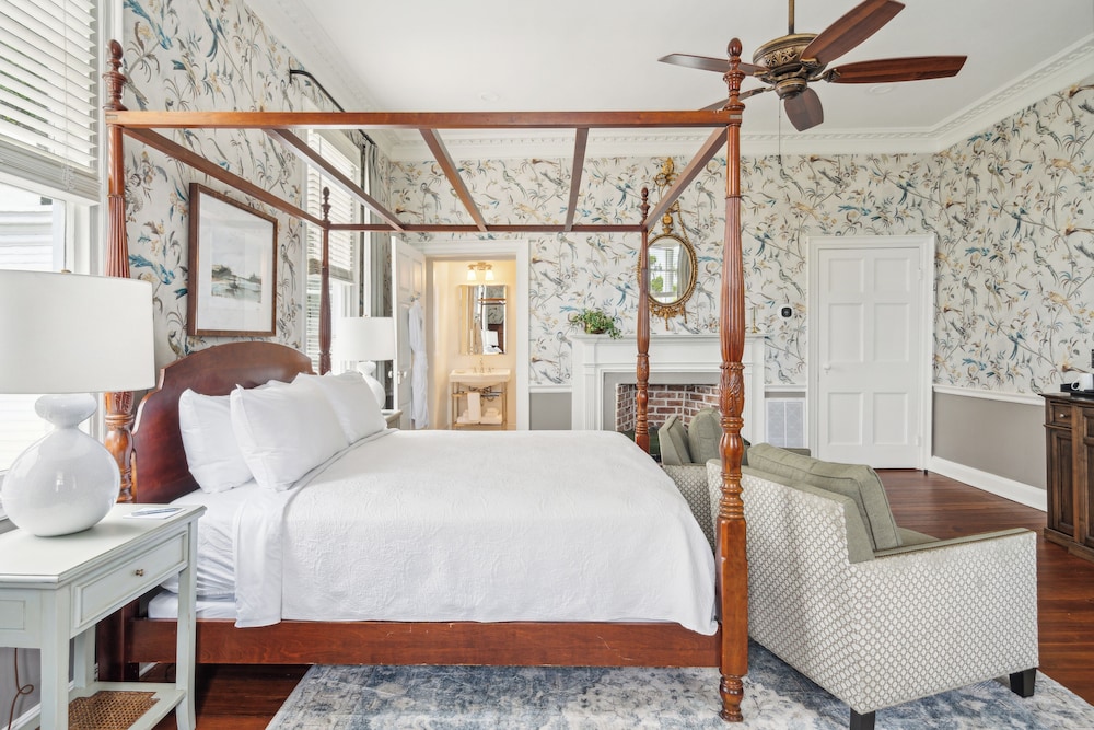 Deluxe Room, 1 King Bed, Fireplace, Bay View (Not Pet Friendly) photo 2