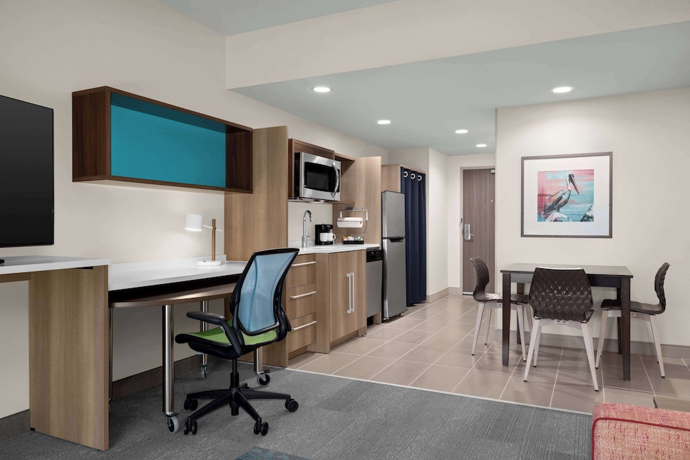 Suite, 1 King Bed, Accessible (Hearing) - Photo 2