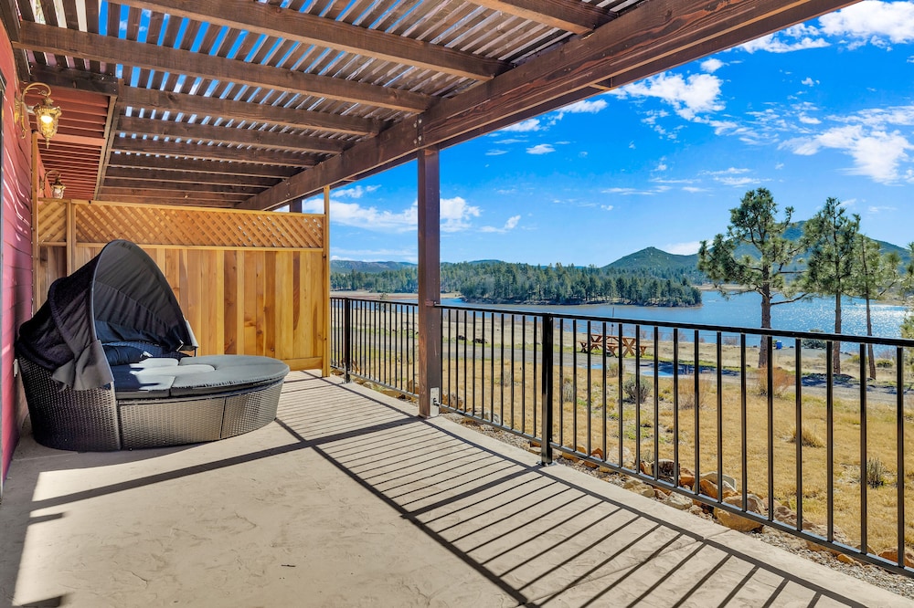 Panoramic Studio, Bathtub, Lake View - Photo 8