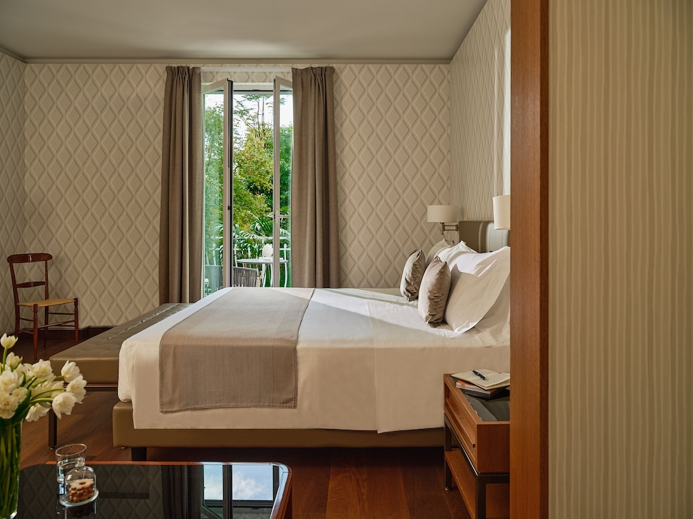 Junior Suite, Balcony, Park View