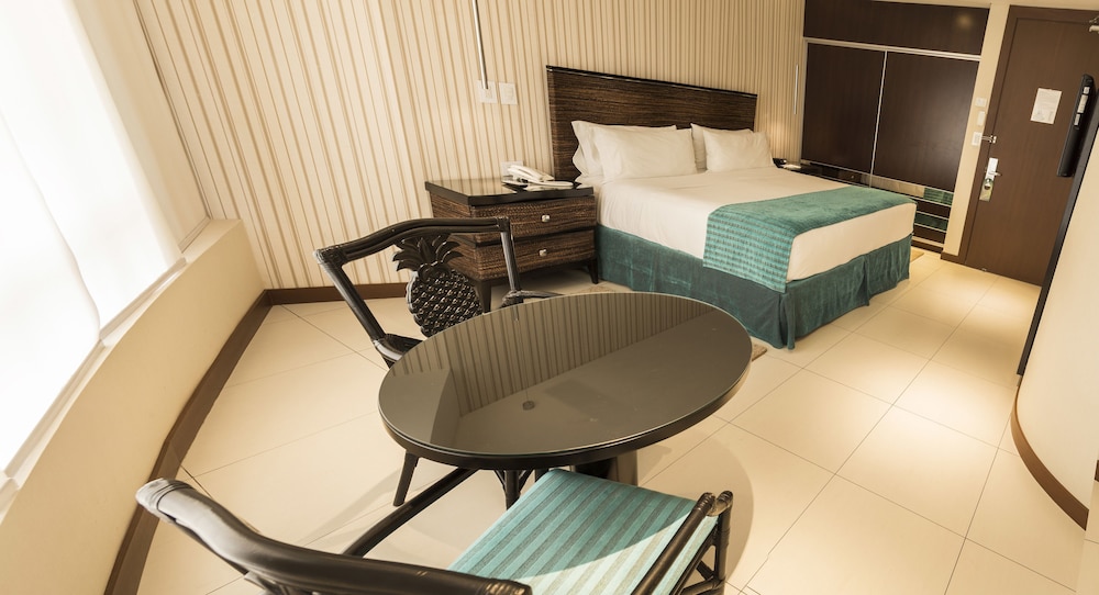 Superior Room, 1 King Bed photo 3