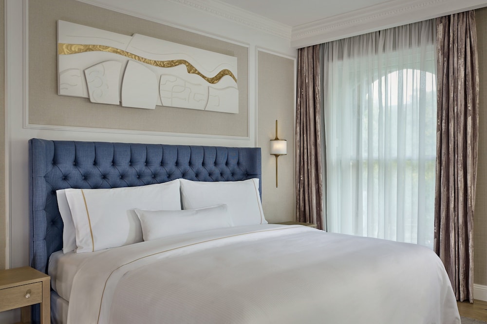 Superior Room, 1 King Bed, City View