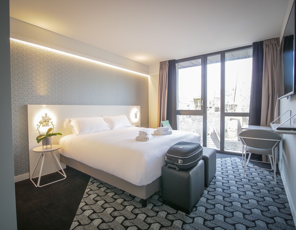 Business Double Room, 1 King Bed, Non Smoking - Photo 1