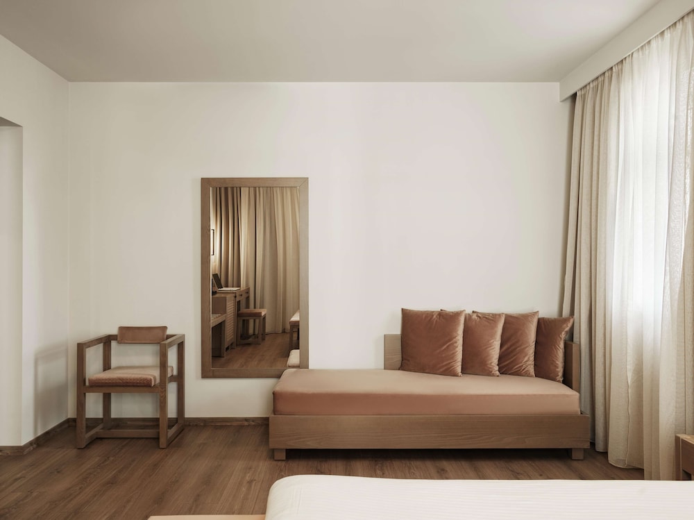 Deluxe Room, 1 Bedroom, Balcony - Photo 11