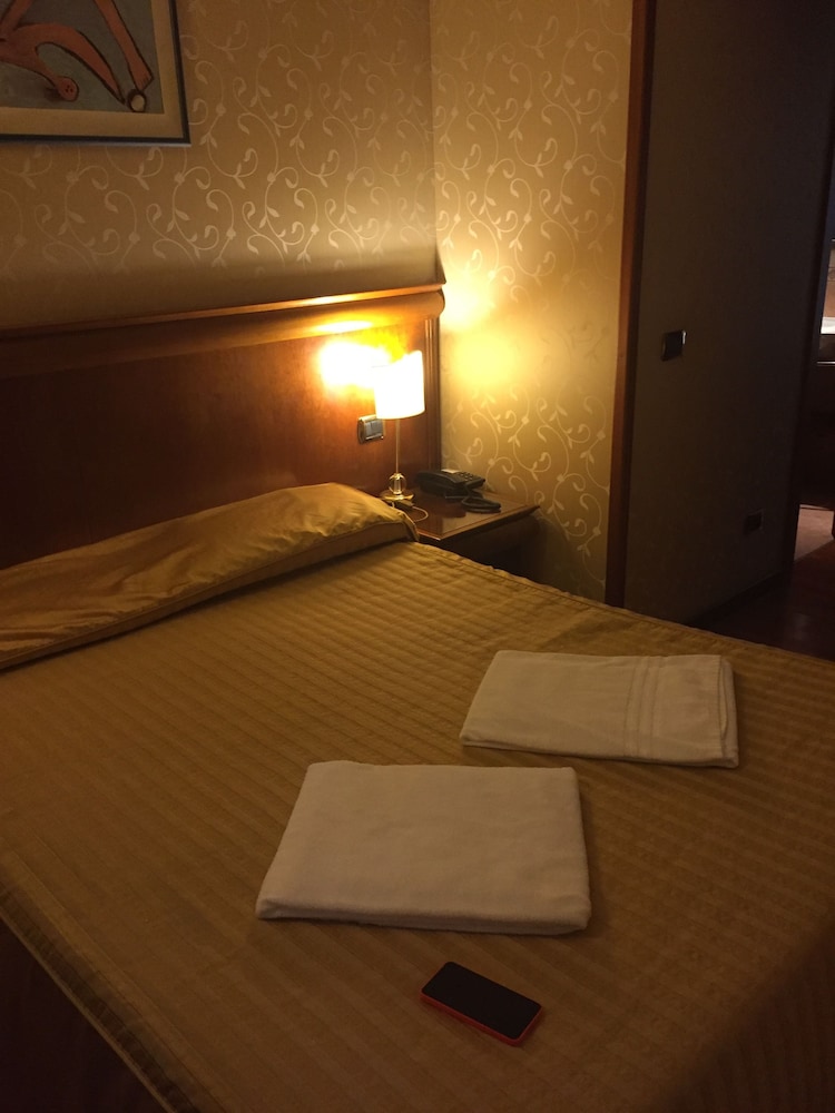 Standard Triple Room, Private Bathroom