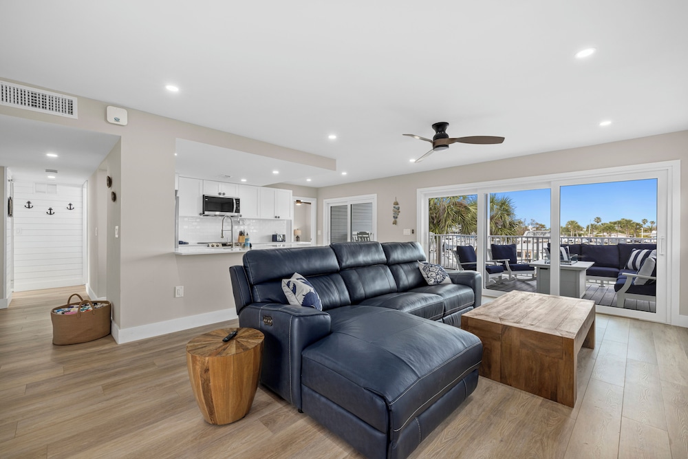 Luxury Condo, 3 Bedrooms, Kitchen, Ocean View