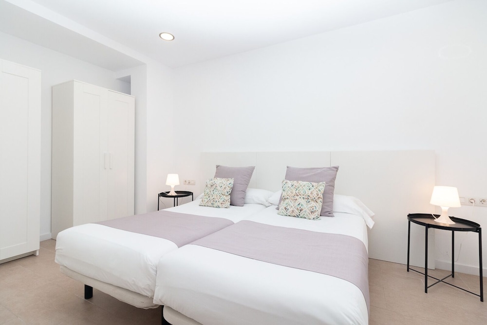 Apartment, Multiple Beds