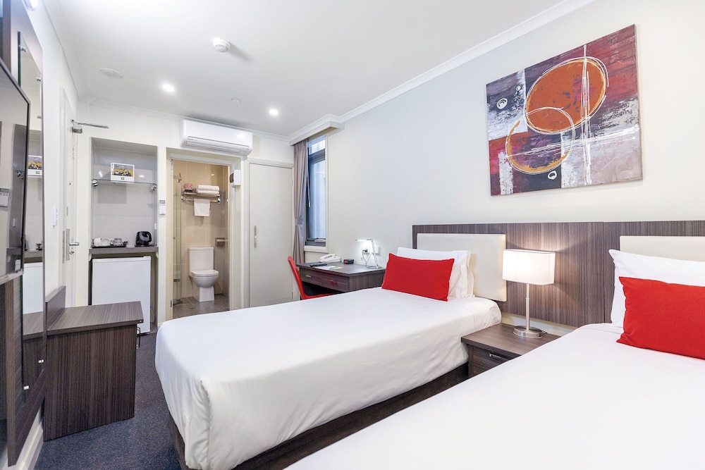 Standard Room, 2 Twin Beds photo 2