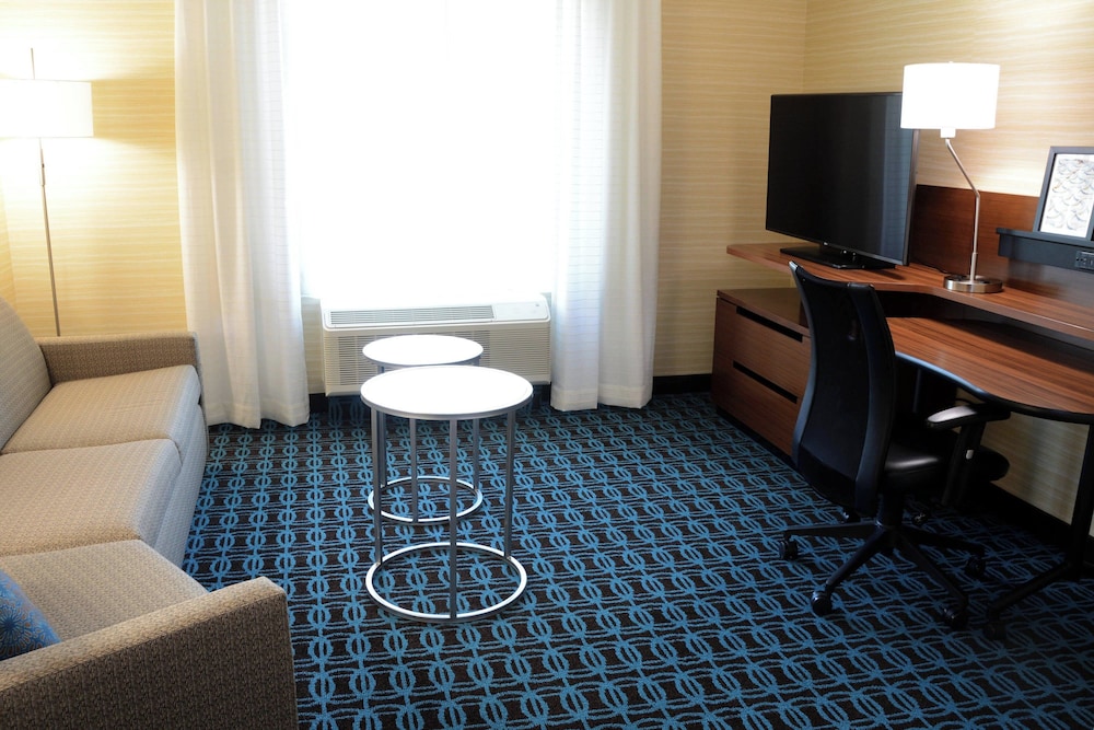 Suite, 1 King Bed with Sofa bed photo 1