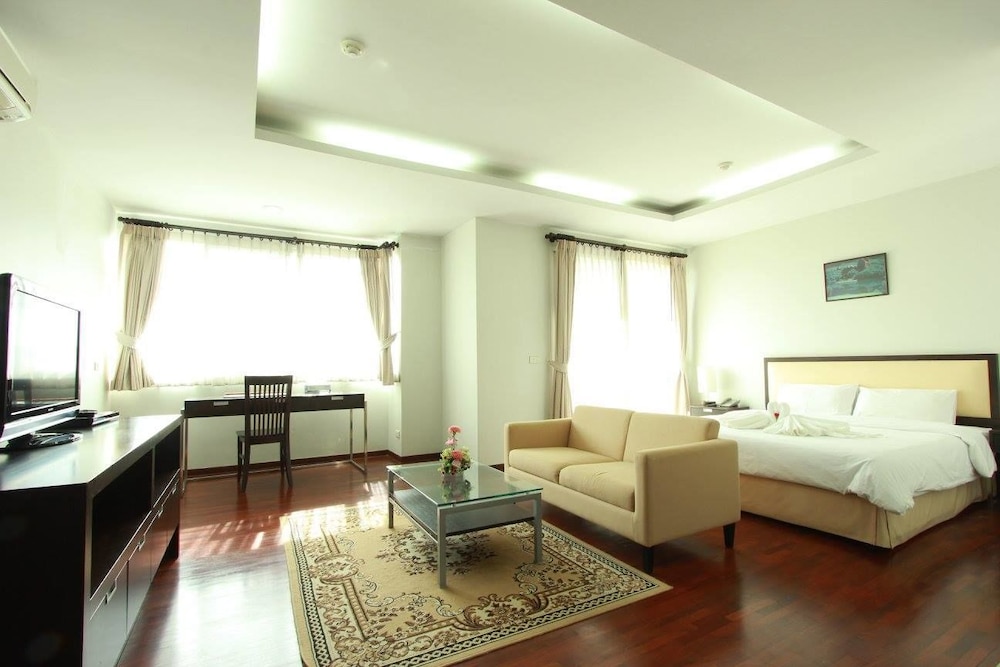 Superior Room, 1 King Bed photo 2