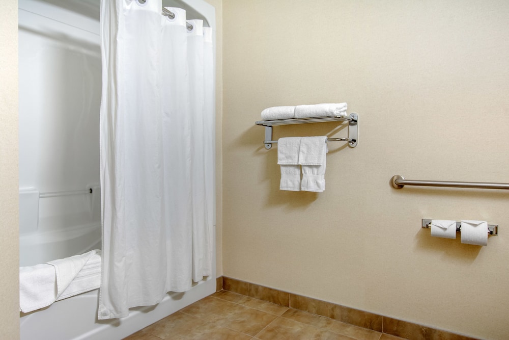 Standard Room, 1 King Bed, Non Smoking - Photo 3