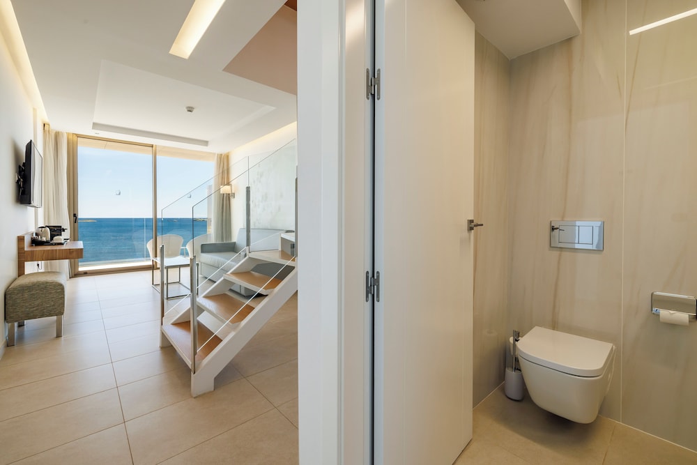 Panoramic Duplex, Jetted Tub, Sea View (Suite) - Photo 7