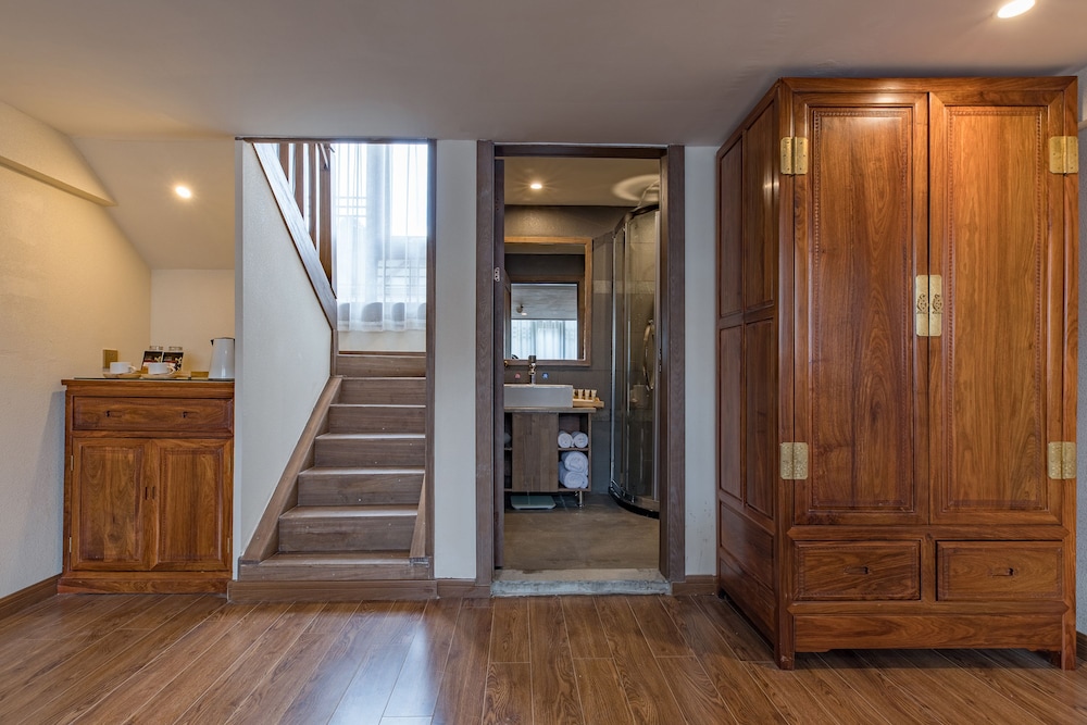 Suite - Photo 5