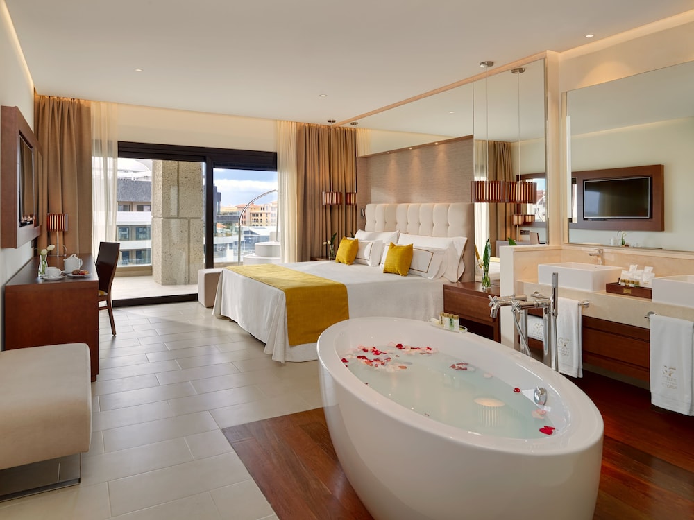 Suite Harmony (2 adults and 1 child)