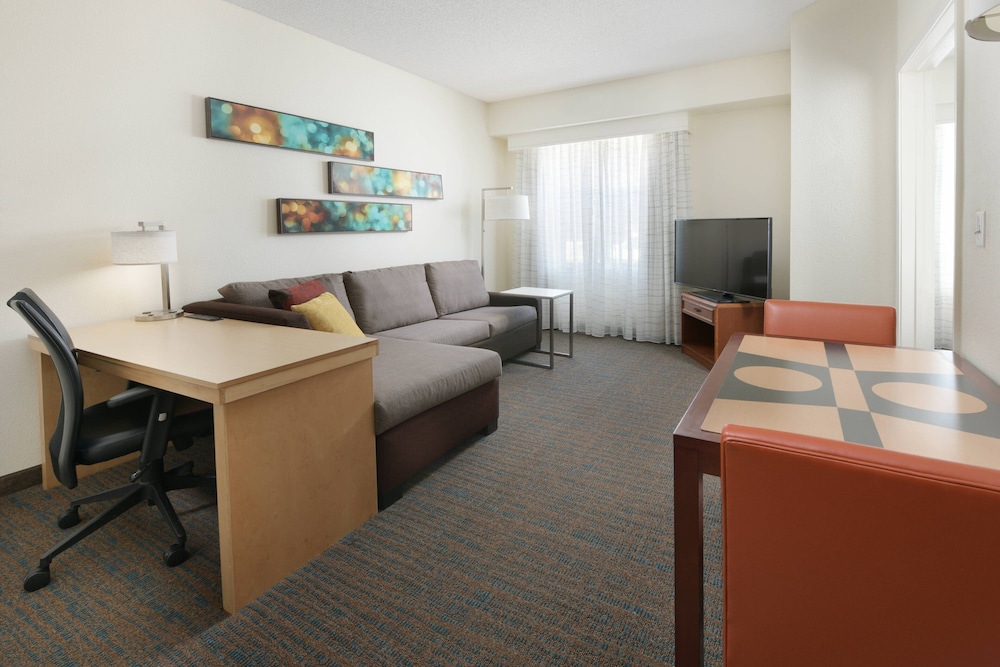 Suite, 1 Bedroom - Photo 1