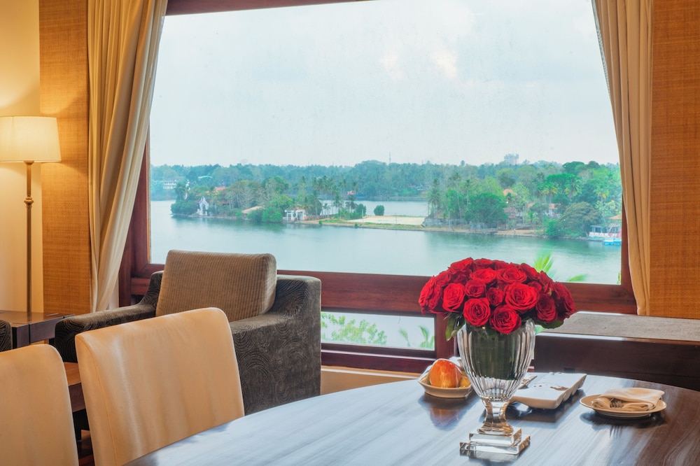 Royal Suite with Panoramic View - Photo 7