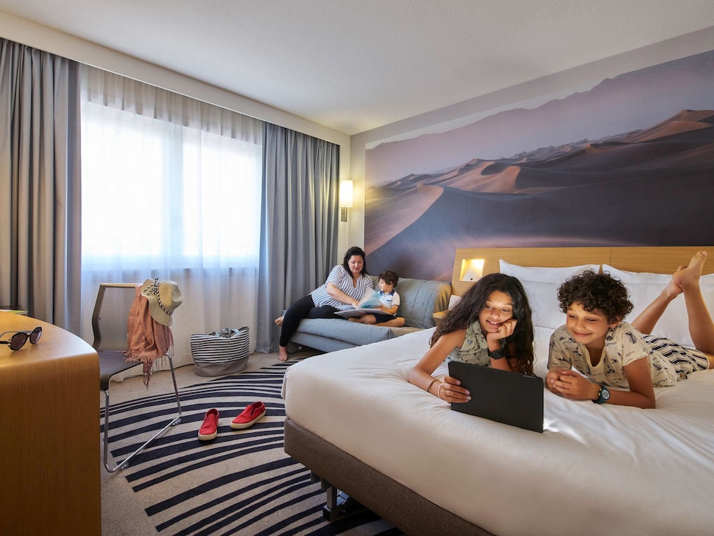 Standard Room, Multiple Beds - Photo 8