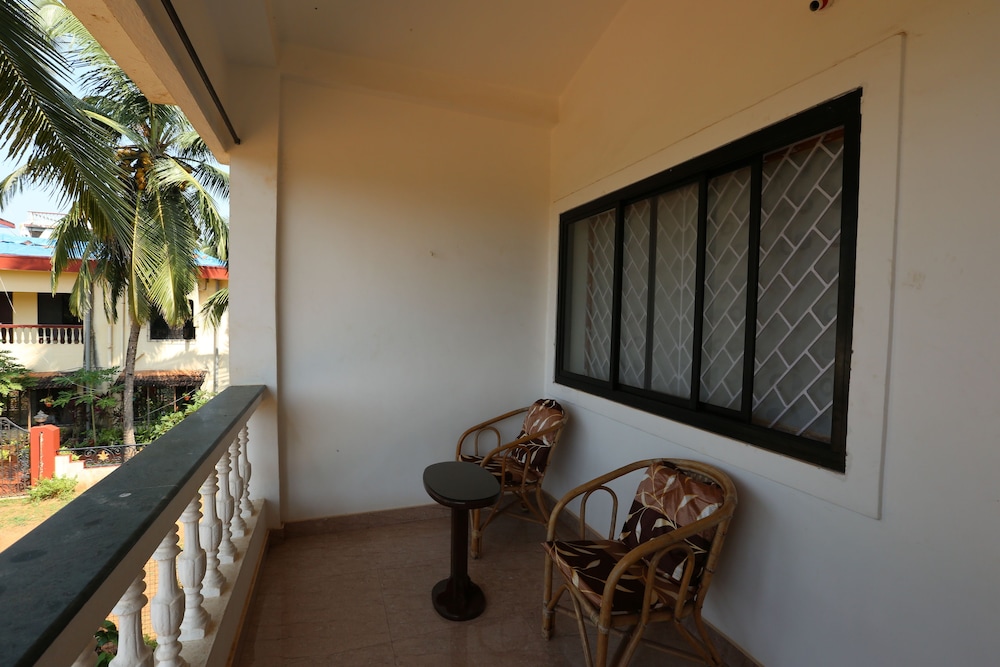 Non AC Twin Room With Balcony Upper Floor photo 3