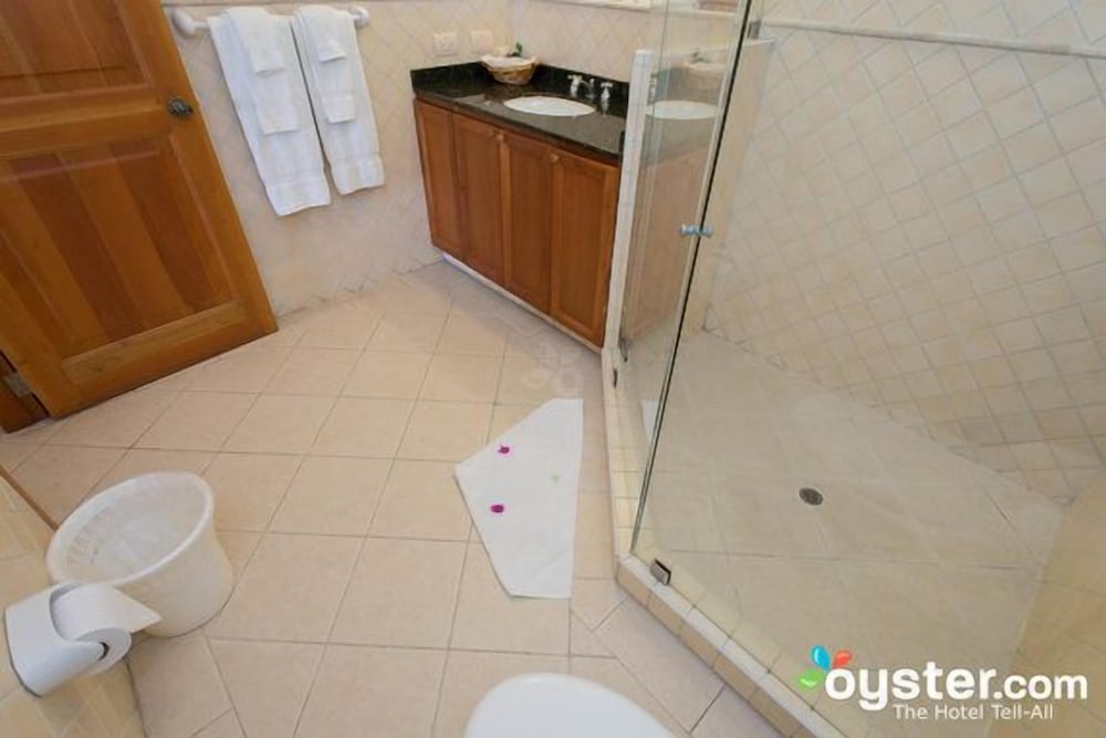 Standard Room, 1 King Bed, Patio, Ground Floor