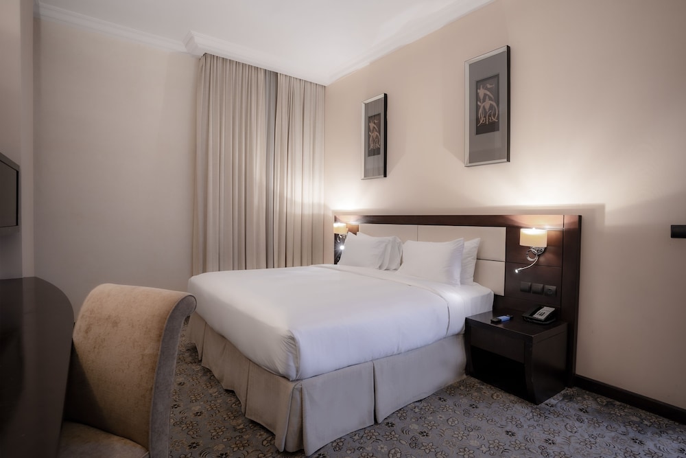 Room, 1 King Bed, Accessible - Photo 1