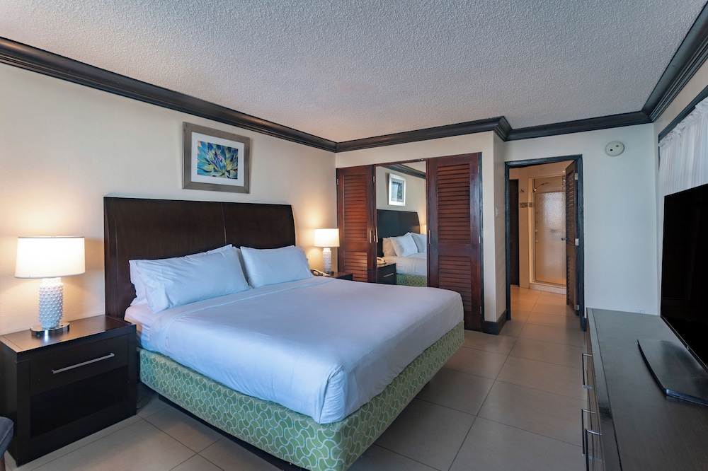 Privileged One Bedroom Suite Ocean Front