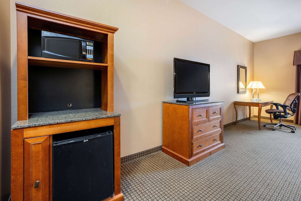 Room, 1 King Bed, Non Smoking - Photo 3