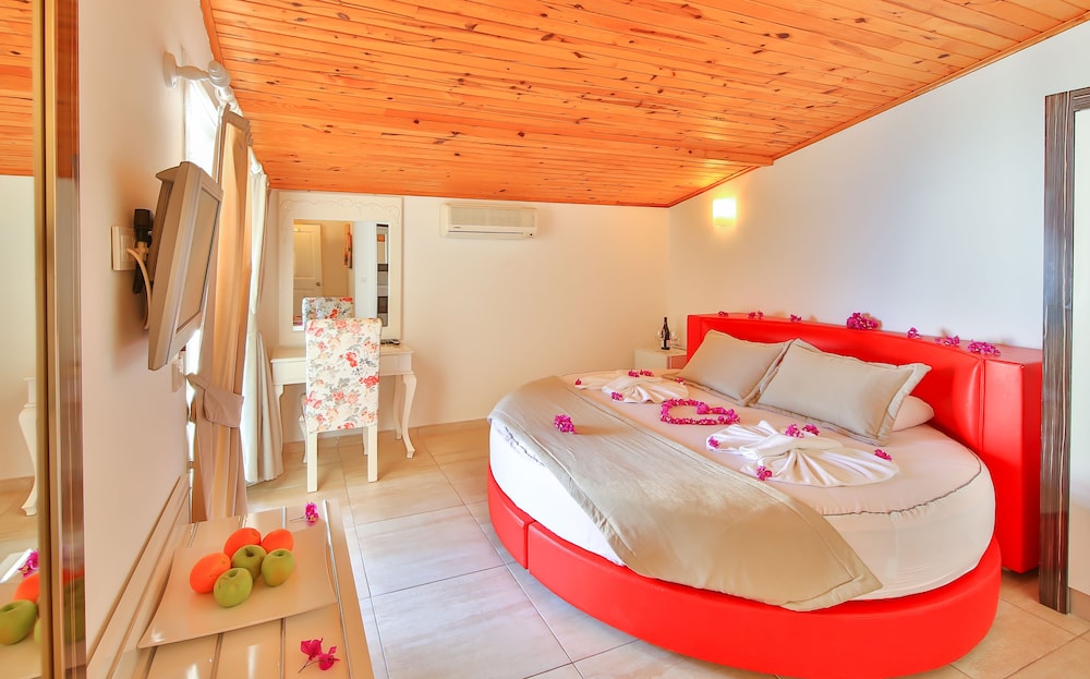 Room, Partial Sea View photo 2