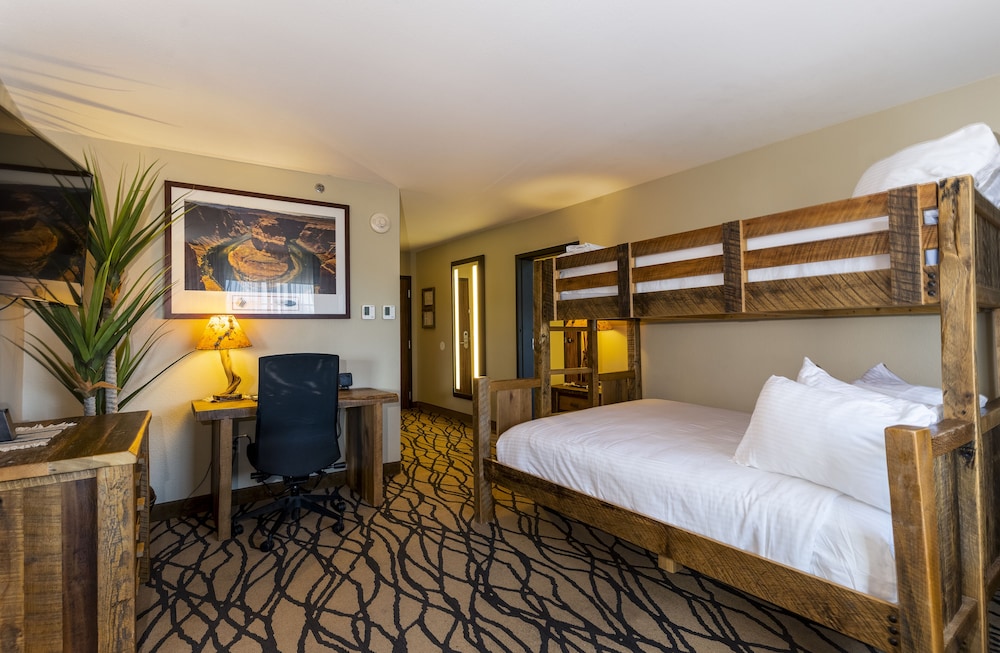 Grand Suite, Multiple Beds photo 3