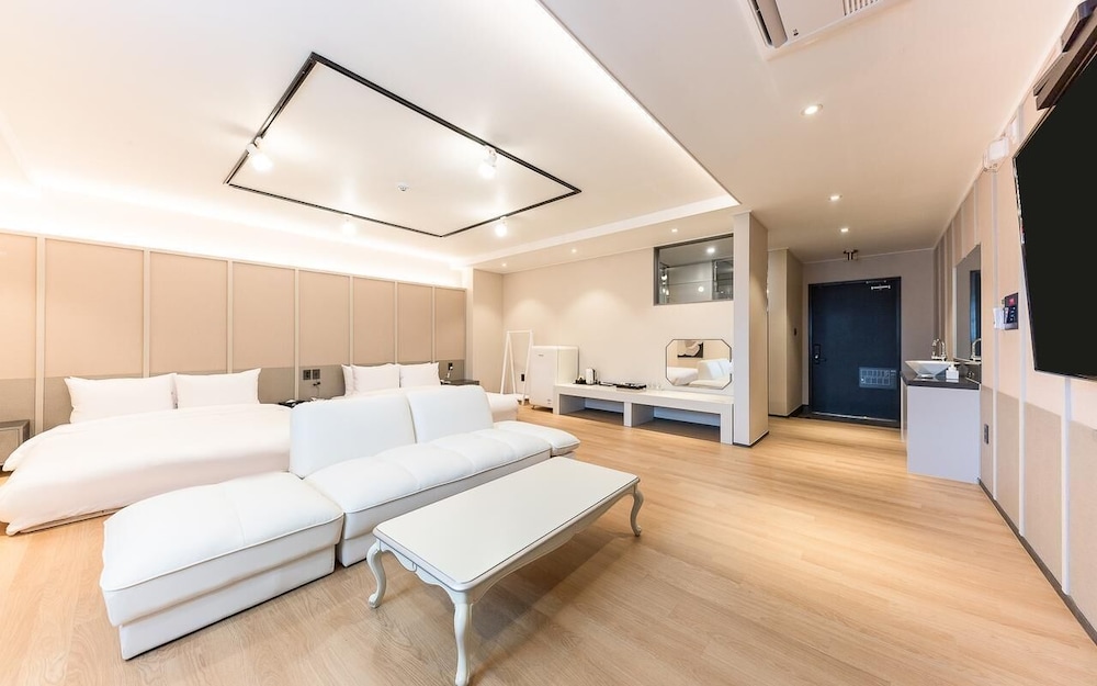 Premium Korean-style Room Avenue - Photo 2