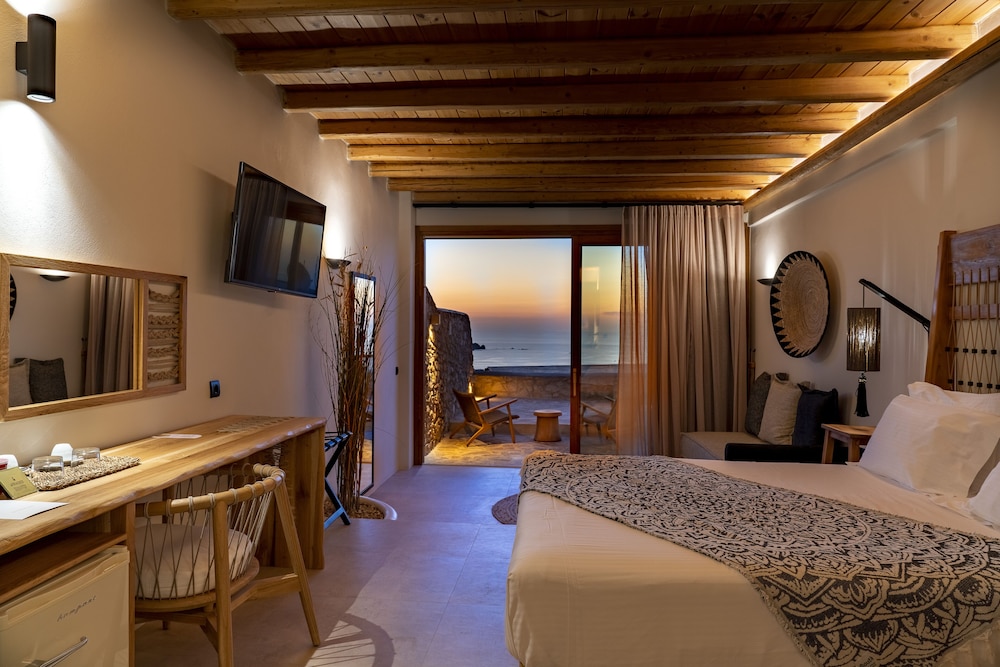 Cave Suite, Sea View, Outdoor Jetted Tub photo 2