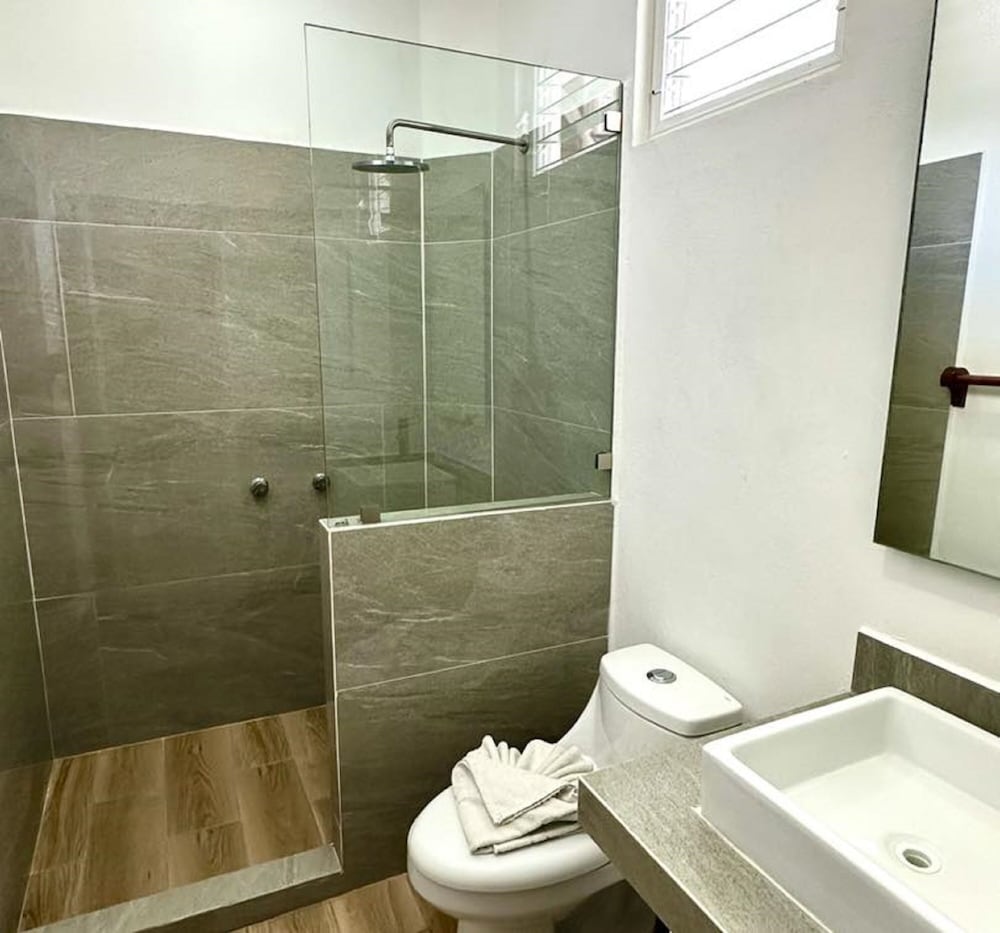 Junior Suite with Balcony - Photo 15