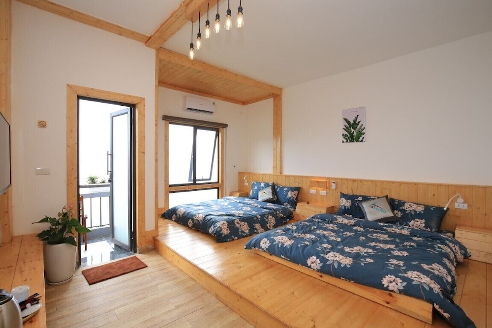 Superior Room, Multiple Beds, Balcony, Mountain View photo 3