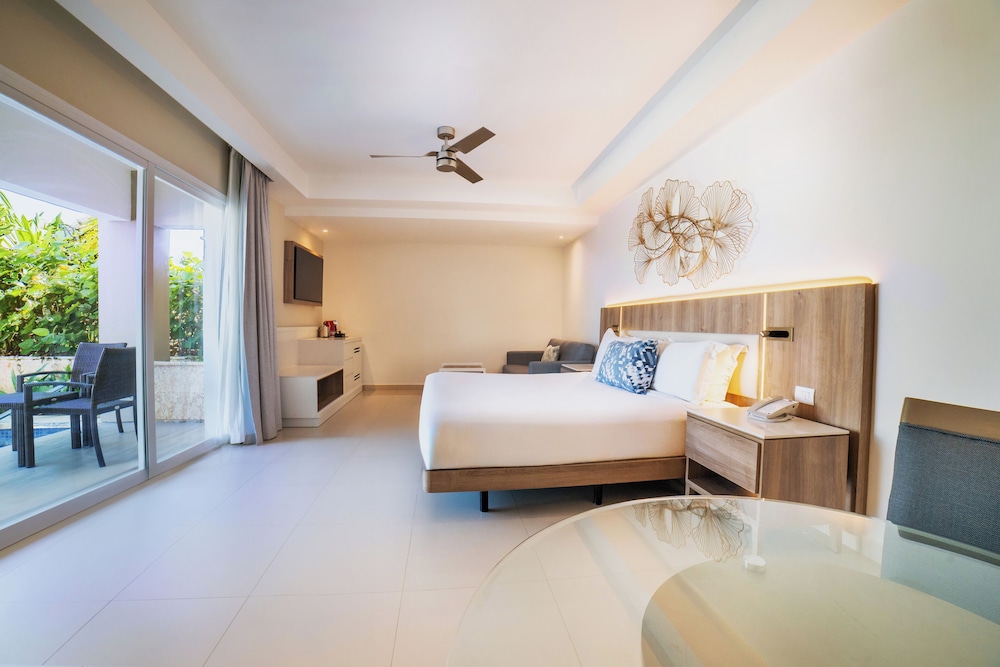 Luxury Swim out Room Diamond Club photo 3