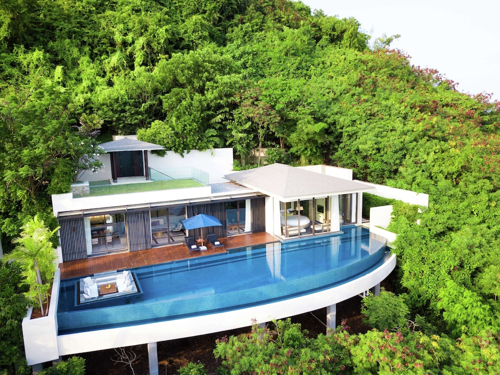 1-Bedroom Conrad Royal Oceanview Pool Villa - Photo 8