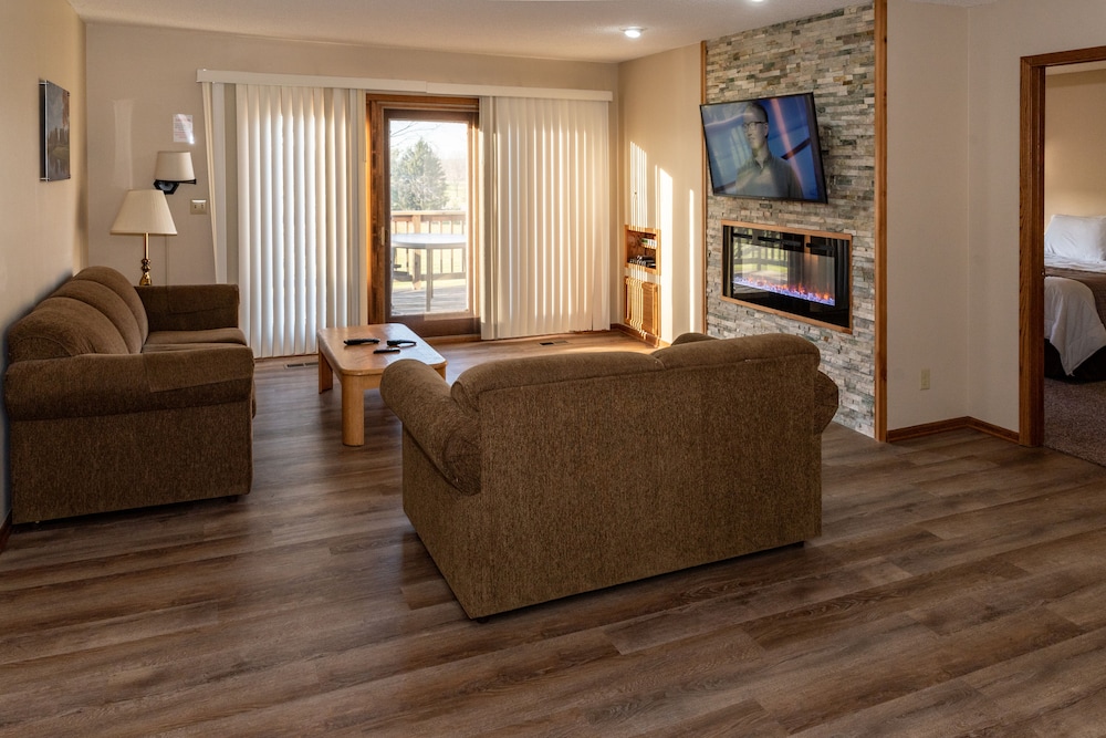 Superior Suite, Ensuite, Golf View (Townhouse 209) photo 1
