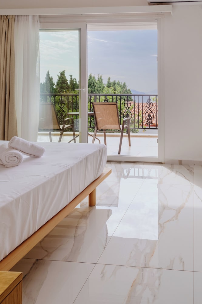 Standard Suite, Balcony, Sea View photo 1