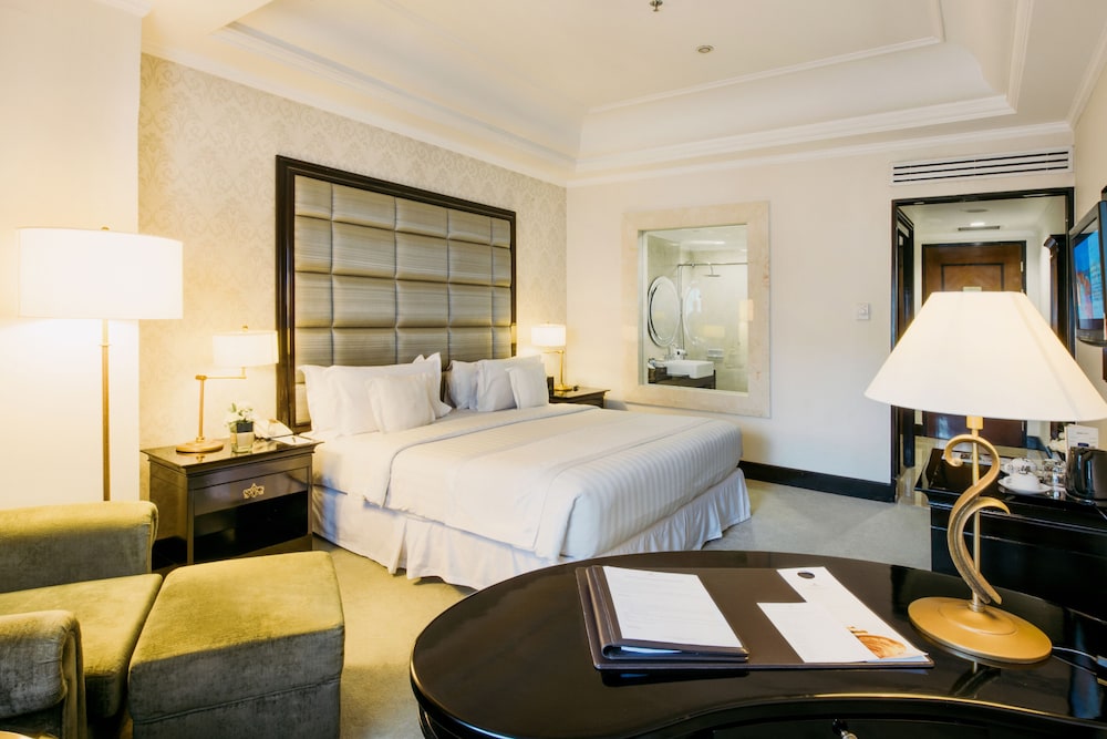 Premier Single Room, 1 King Bed photo 2