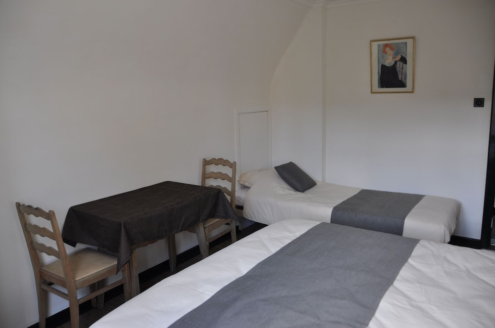 Triple Room, Shared Bathroom