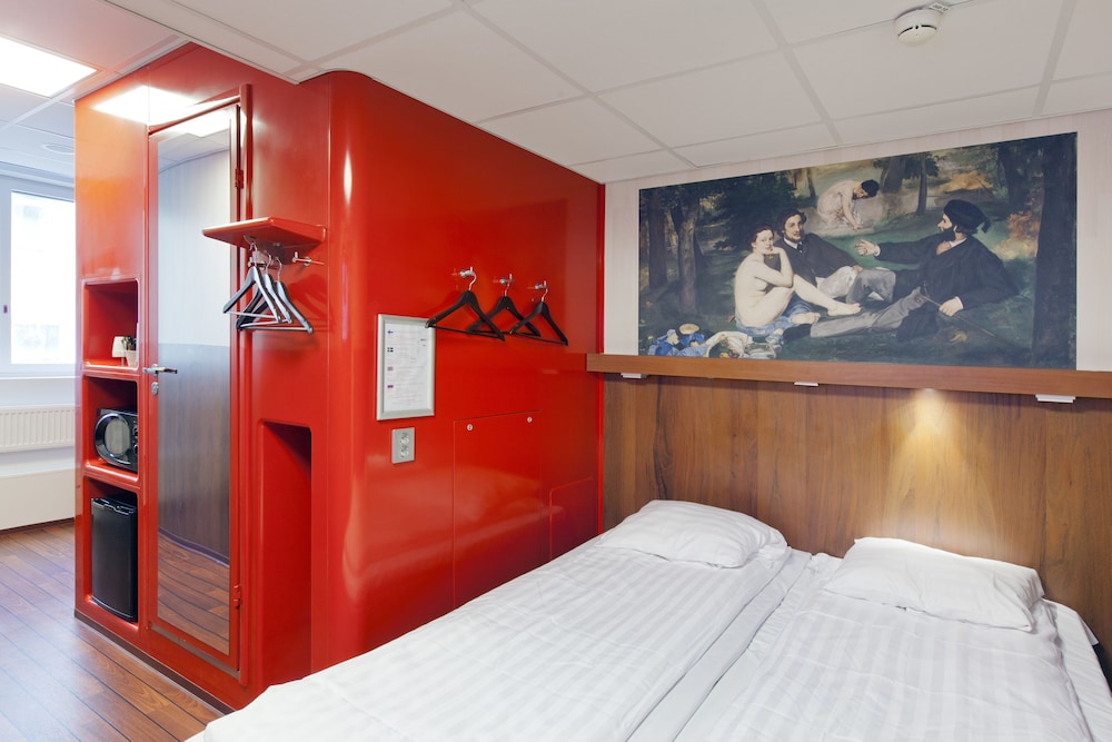 Standard Double Room thumbnail 5