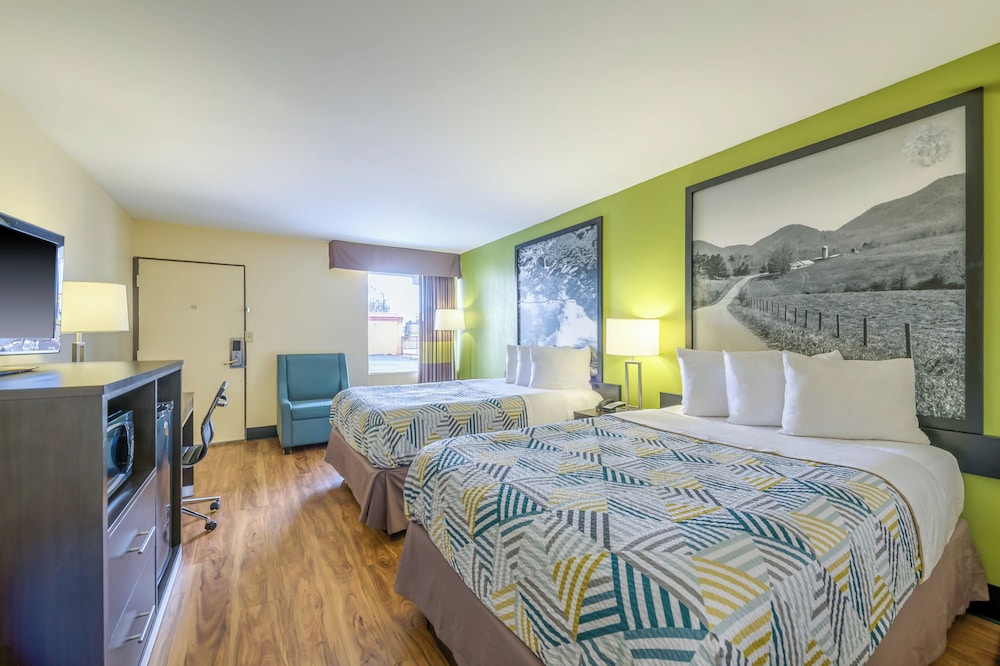 Deluxe Room, 2 Queen Beds, Non Smoking, Refrigerator & Microwave