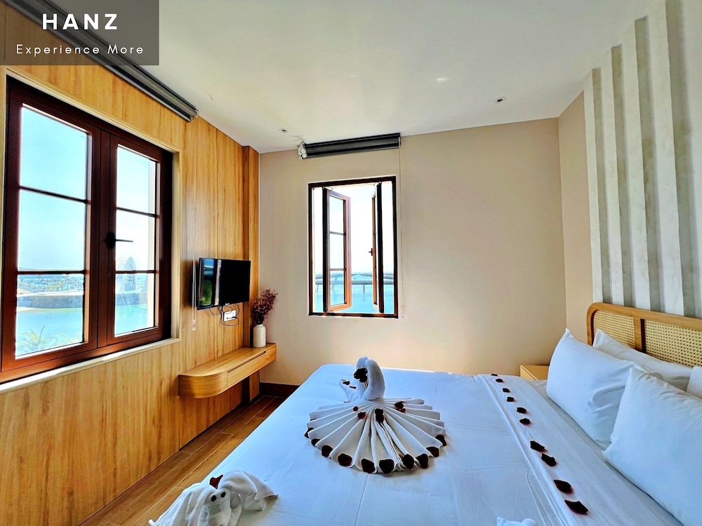Deluxe Double Room, 1 Queen Bed, Sea View, Sea Facing photo 2