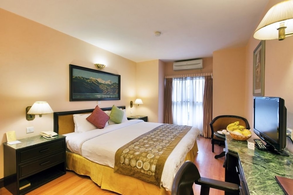 Deluxe Room King Bed - Photo 4