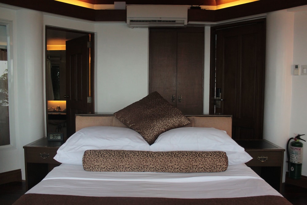 Romantic (Honeymoon Suite) photo 3