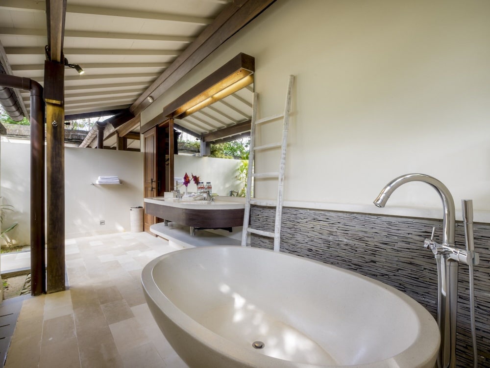 Villa, Smoking photo 3