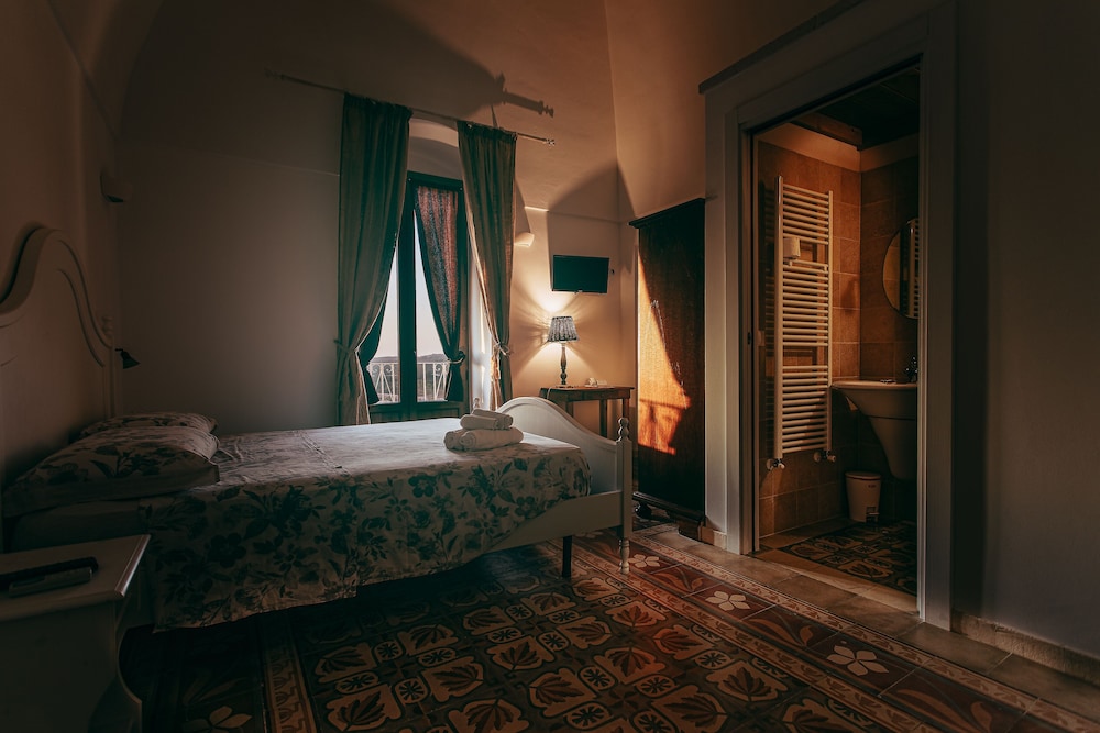 Comfort Quadruple Room, Private Bathroom photo 2