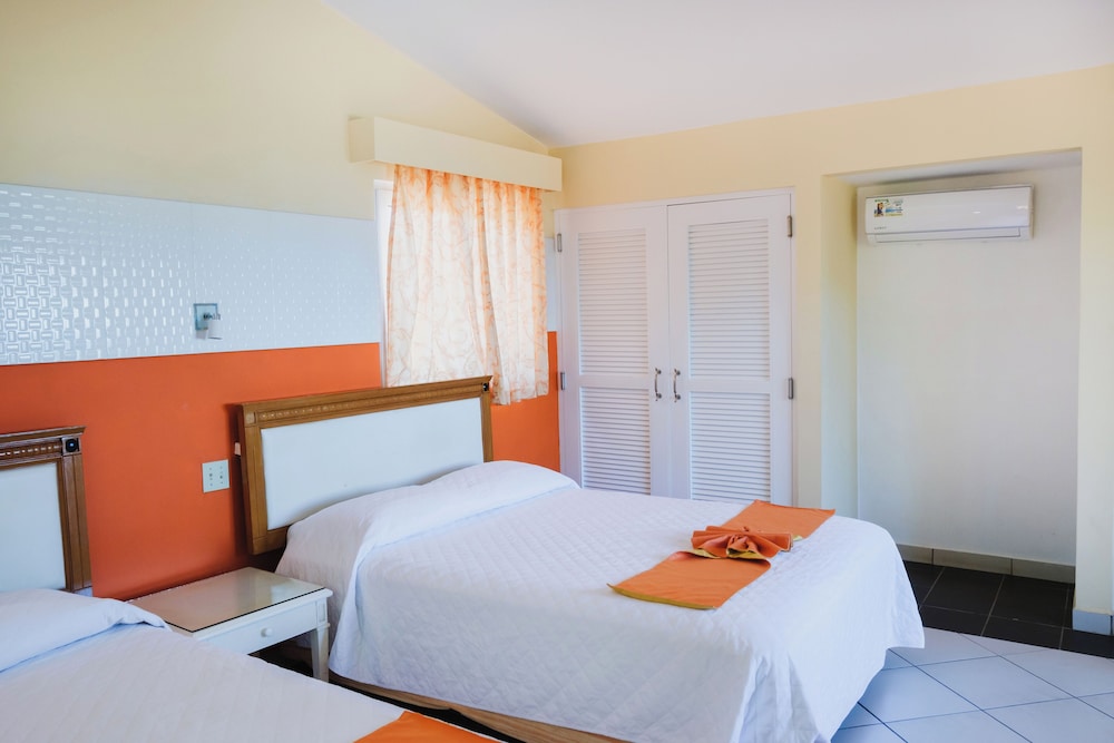 Ocean Front 2 Queen Bed with Balcony photo 3