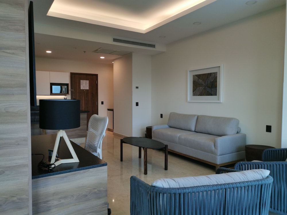 Suite, 1 King Bed (Top Floor) - Photo 13